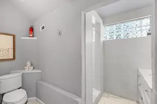 208 E San Antonio St, Fredericksburg, TX 78624 - Photo 34