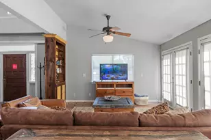 208 E San Antonio St, Fredericksburg, TX 78624 - Photo 18