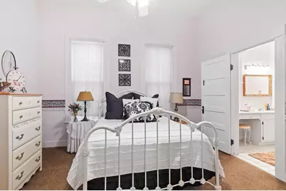 104 N Cherry St, Fredericksburg, TX 78624 - Photo 6