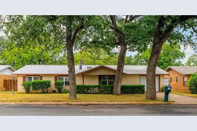 606 S Columbus, Fredericksburg, TX 78624 - Photo 1