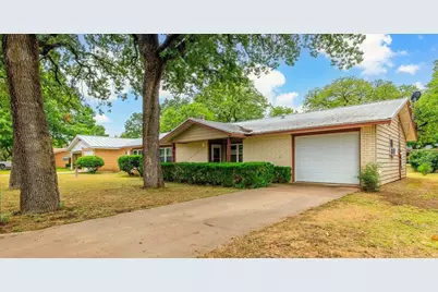 606 S Columbus, Fredericksburg, TX 78624 - Photo 2