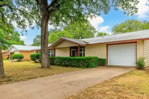 606 S Columbus, Fredericksburg, TX 78624 - Photo 2