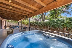 109 S Bowie, Fredericksburg, TX 78624 - Photo 2