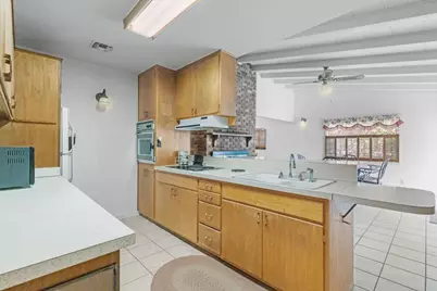 105 Hale St, Fredericksburg, TX 78624 - Photo 8