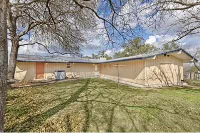 105 Hale St, Fredericksburg, TX 78624 - Photo 4