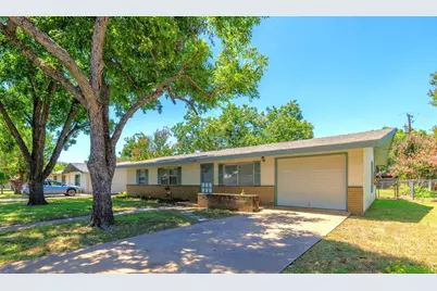 814 Sunset St, Fredericksburg, TX 78624 - Photo 2