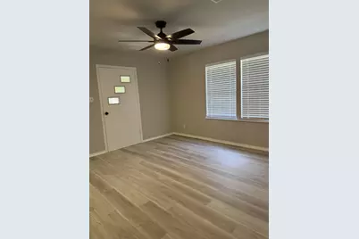 813 N Pecan St, Fredericksburg, TX 78624 - Photo 2