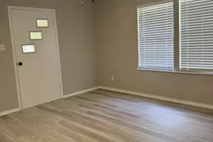 813 N Pecan St, Fredericksburg, TX 78624 - Photo 2