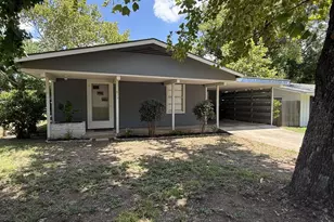 813 N Pecan St, Fredericksburg, TX 78624 - Photo 1