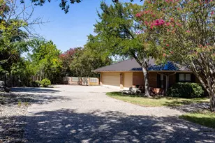 304 Spring Mill Dr, Kerrville, TX 78028 - Photo 2
