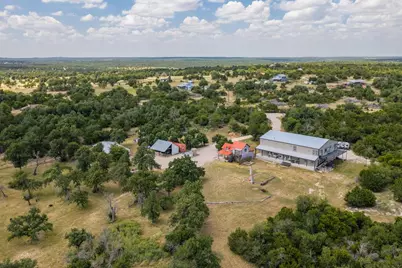 140 Oak Crest Dr, Fredericksburg, TX 78624 - Photo 2