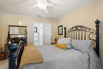 305 S Orange St, Fredericksburg, TX 78624 - Photo 24