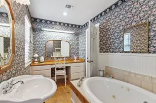 305 S Orange St, Fredericksburg, TX 78624 - Photo 32