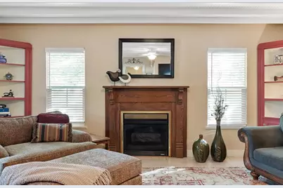 305 S Orange St, Fredericksburg, TX 78624 - Photo 10