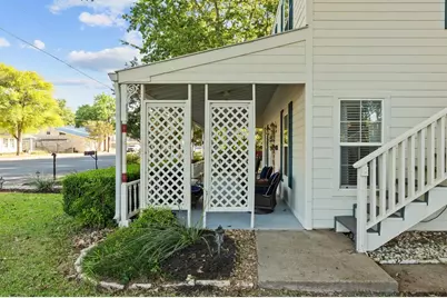 305 S Orange St, Fredericksburg, TX 78624 - Photo 4