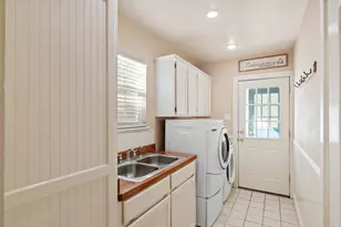 305 S Orange St, Fredericksburg, TX 78624 - Photo 18