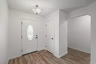 720 Darlington Dr, Fredericksburg, TX 78624 - Photo 2