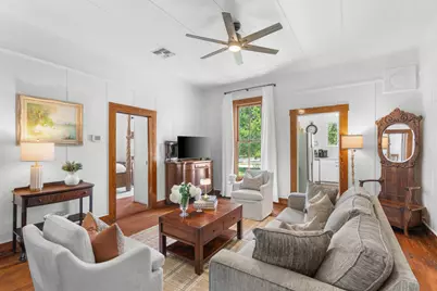 307 S Creek St, Fredericksburg, TX 78624 - Photo 6