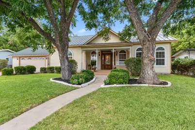 408 W Creek St, Fredericksburg, TX 78624 - Photo 4