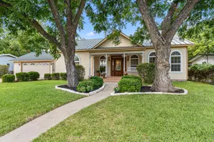 408 W Creek St, Fredericksburg, TX 78624 - Photo 4