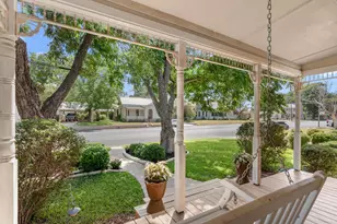 408 W Creek St, Fredericksburg, TX 78624 - Photo 2