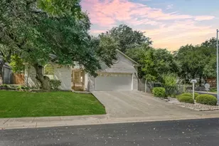 201 E Creekview Dr, Fredericksburg, TX 78624 - Photo 28