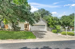 201 E Creekview Dr, Fredericksburg, TX 78624 - Photo 1