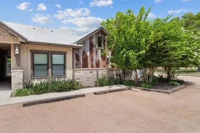 807 E Highway St #101, Fredericksburg, TX 78624 - Photo 2
