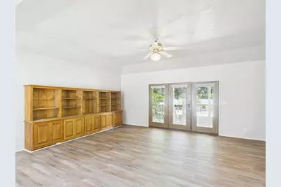 1018 Avenue B, Fredericksburg, TX 78624 - Photo 4