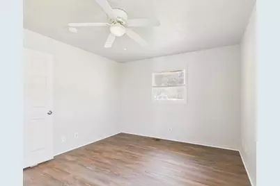 1018 Avenue B, Fredericksburg, TX 78624 - Photo 8