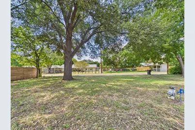 1018 Avenue B, Fredericksburg, TX 78624 - Photo 22