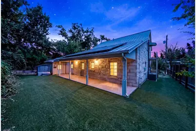 204 N Acorn St, Fredericksburg, TX 78624 - Photo 2