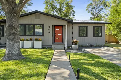 904 N Orange St, Fredericksburg, TX 78624 - Photo 1
