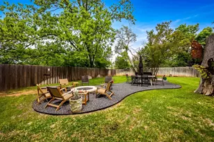 904 N Orange St, Fredericksburg, TX 78624 - Photo 2