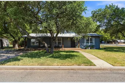 912 SE Apple St, Fredericksburg, TX 78624 - Photo 2