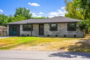 407 Peterson Dr, Kerrville, TX 78028 - Photo 1