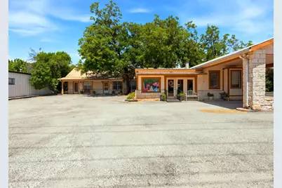 812 N Llano St, Fredericksburg, TX 78624 - Photo 2