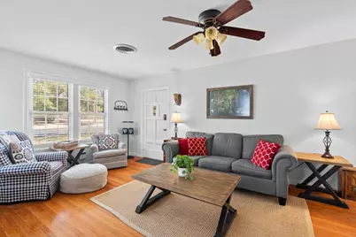 411 W Travis St, Fredericksburg, TX 78624 - Photo 4