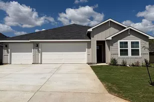 176 E Teal St, Fredericksburg, TX 78624 - Photo 1