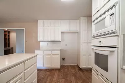 208 Edgewood Dr, Fredericksburg, TX 78624 - Photo 12