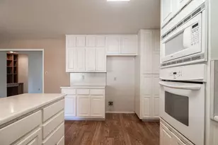 208 Edgewood Dr, Fredericksburg, TX 78624 - Photo 12
