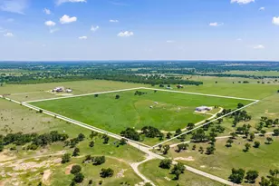 647 Eckert Rd, Fredericksburg, TX 78624 - Photo 2