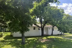 109 Glenwood Dr, Fredericksburg, TX 78624 - Photo 4