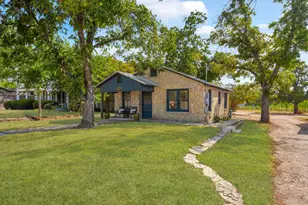 621 S Washington St, Fredericksburg, TX 78624 - Photo 2