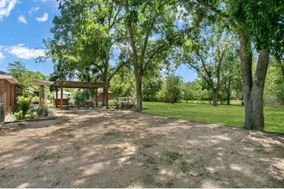 301 W Hackberry St, Fredericksburg, TX 78624 - Photo 6