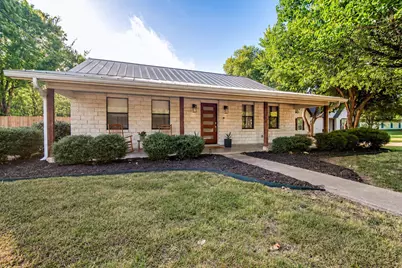 405 Sunset St, Fredericksburg, TX 78624 - Photo 2