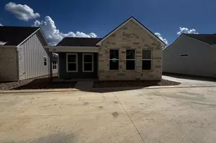 802 S Creek St, Fredericksburg, TX 78624 - Photo 22