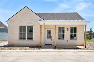 802 S Creek St, Fredericksburg, TX 78624 - Photo 1