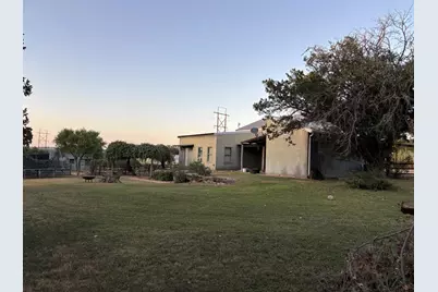 714 W Live Oak St, Fredericksburg, TX 78624 - Photo 8