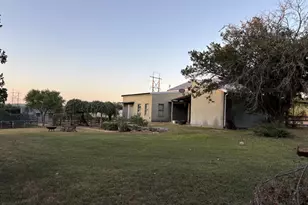 714 W Live Oak St, Fredericksburg, TX 78624 - Photo 8